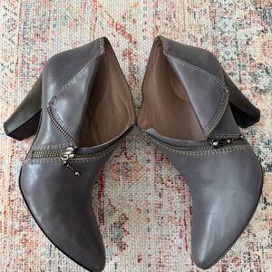 Belle By SIGERSON MORRISON
Grey Leather Angle Booties
